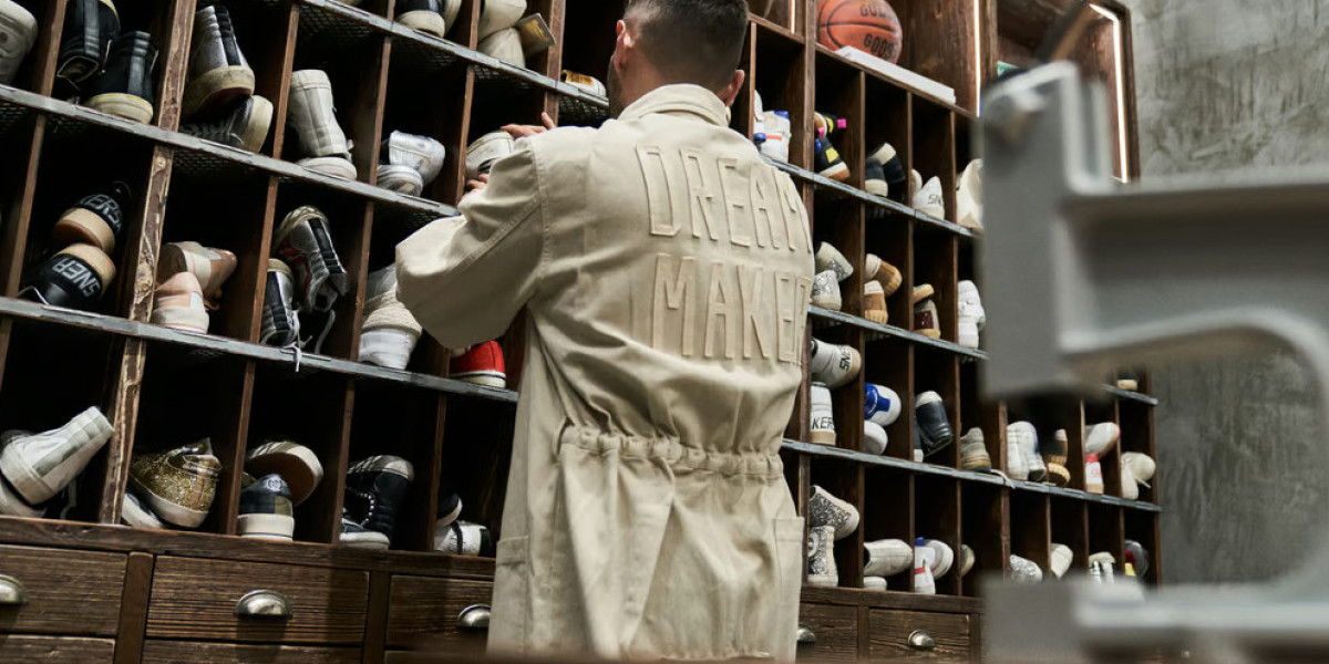 her love of classic Golden Goose blue to the front row styling