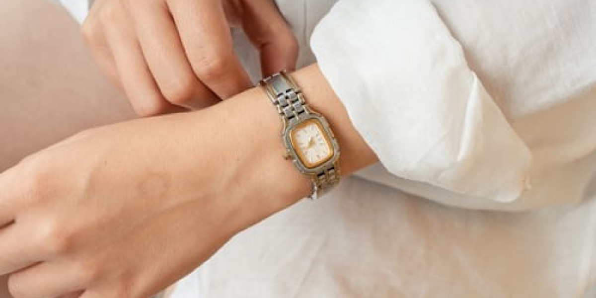 Key Factors to Consider in Watches for Elderly Women