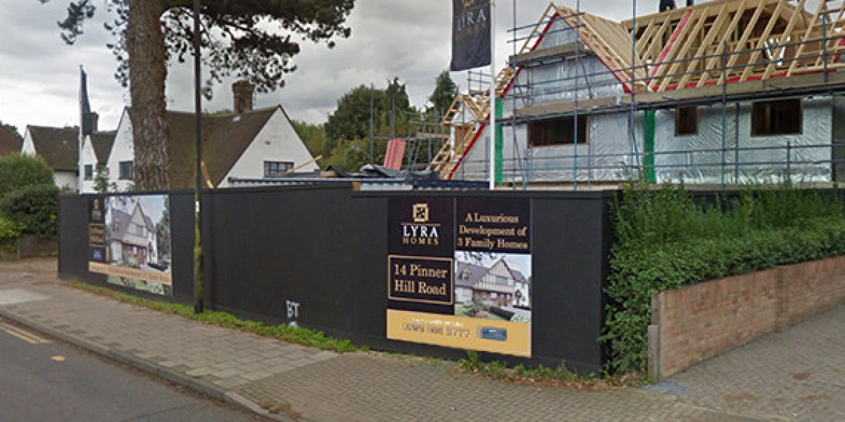 Crafting Powerful Hoarding Signage for Business Growth