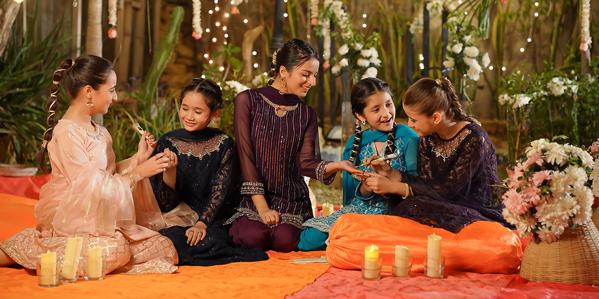 Elegant and Colorful Pakistani Dresses for Girls – Shop Now!